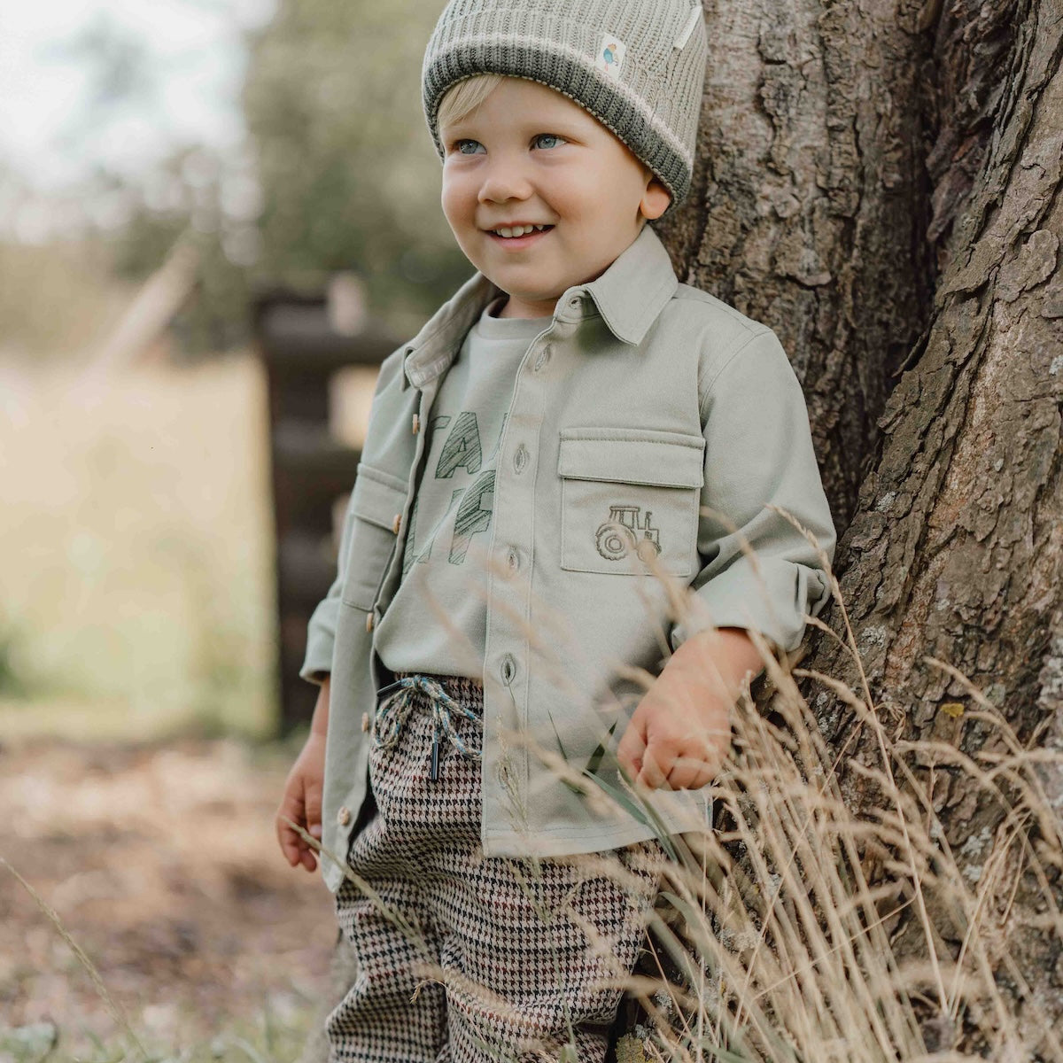 Een stoer t-shirt met korte mouw zoals deze variant in de kleur green met opdruk van Little Dutch mag niet ontbreken in de kast van je kleintje! Gemaakt van het zachtste biologische katoen is het een heerlijk comfortabel shirt voor alle grote en kleine avonturen van je kleintje. VanZus 