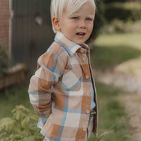 Stoer en warm op pad in de blouse in ice blue check van Little Dutch. Je kindje blijft heerlijk warm met dit zachte, warme flanellen overhemd. Naast dat dit geruite overhemd of overshirt warm en comfortabel is, ziet het er ook ontzettend stoer uit! VanZus