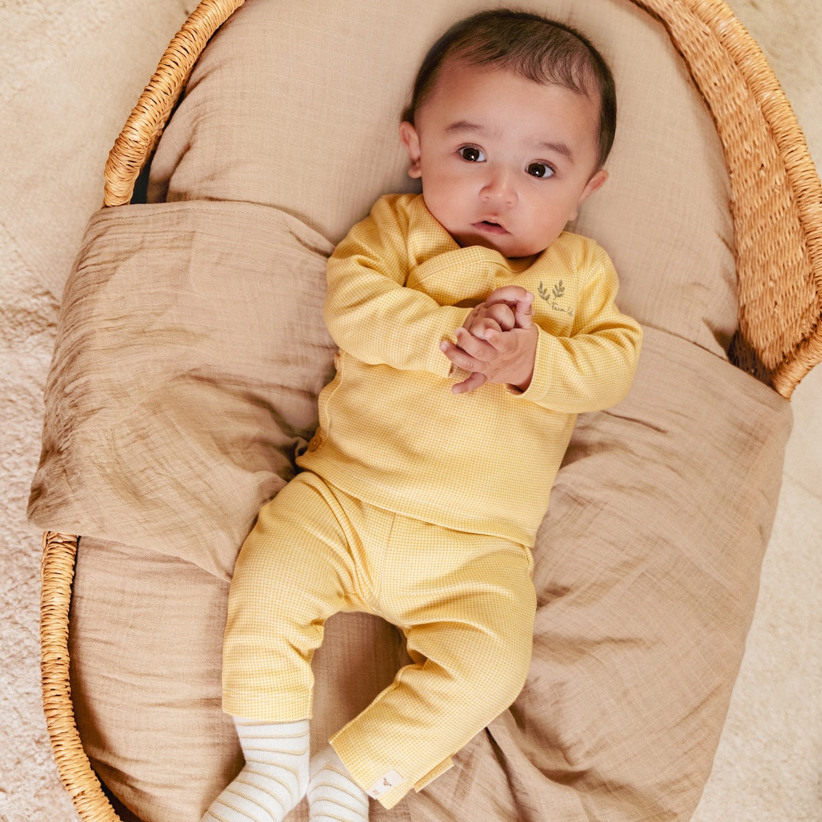 Deze schattige Little Dutch legging in de print warm yellow check is een heerlijk zacht en comfortabel broekje die heel fijn aanvoelt. De legging is gemaakt van katoen, wat zorgt voor comfort en bewegingsvrijheid. VanZus