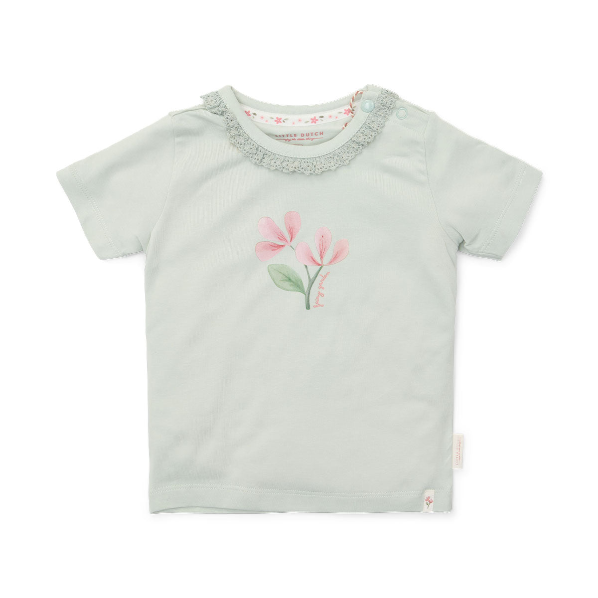 Comfortabele en basic t-shirts zijn altijd fijn om in de kast te hebben hangen! Dat geldt al helemaal voor dit schattige t-shirt korte mouw in de van het merk Little Dutch. Dit schattige shirt is de ideale basic om de leukste outfits mee samen te stellen. VanZus