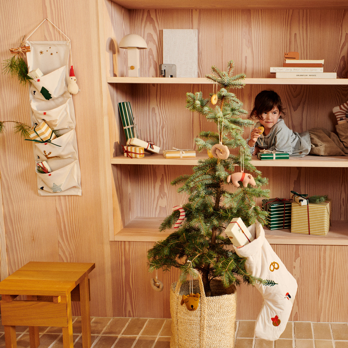 De Liewood basil kerstsok in de kleur holiday/sandy is een super leuke kerstsok voor jouw kindje. Het is een Amerikaanse traditie om deze op kerstavond op te hangen waarna deze wordt gevuld met verrassingen. VanZus.