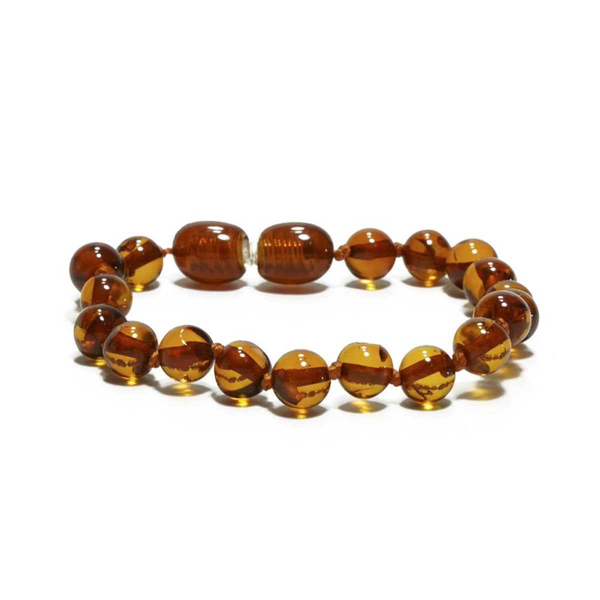 Een prachtig sierraad met positief effect: de balance amber baby armband van Mahina La. Gemaakt van gepolijst amber barnstenen met een holistische verlichting van pijn en kalmerende werking. Hip en positief. VanZus