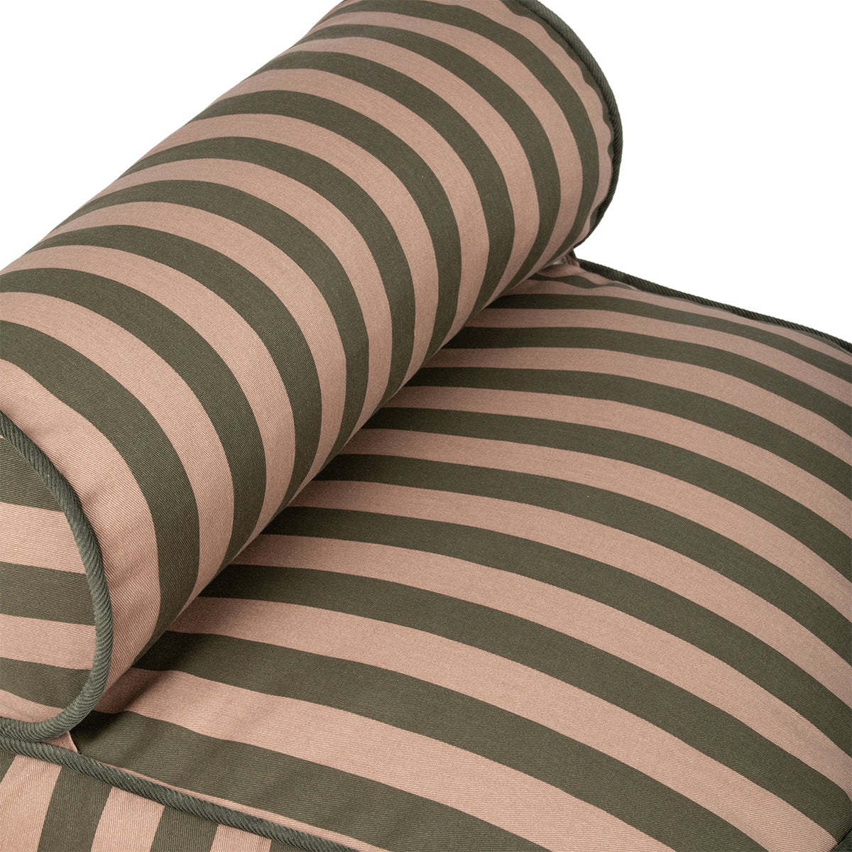 Deze Nobodinoz Majestic zitzak green taupe stripes is een zitzak-meets-fauteuil, speciaal gemaakt voor kinderen. Hij biedt niet alleen comfort, maar past met zijn gestreepte uiterlijk ook mooi bij elk interieur. VanZus