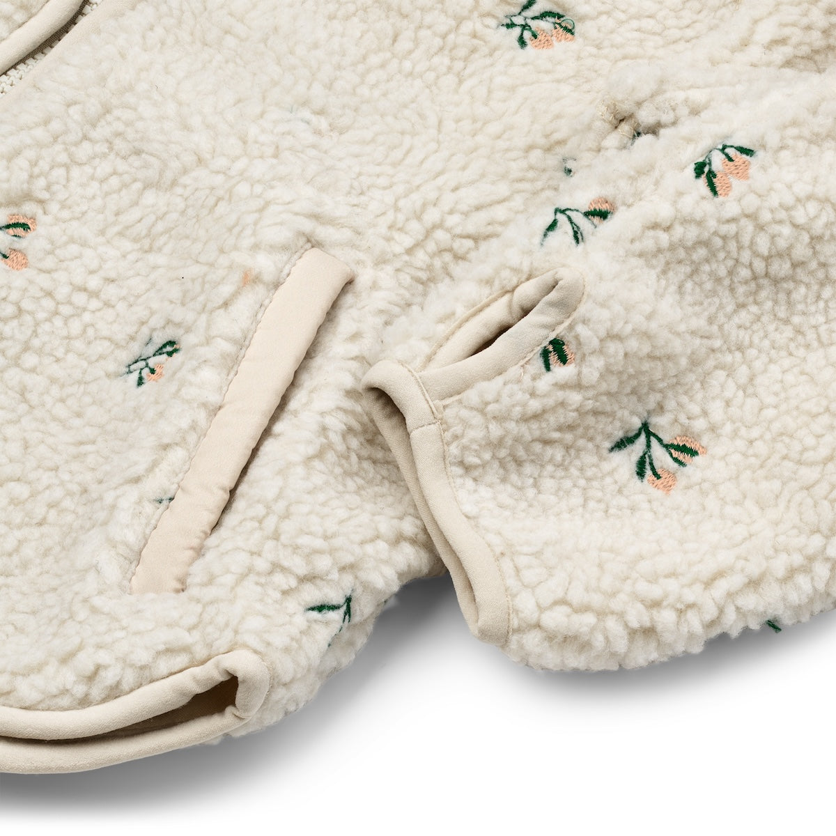 Je kind blijft lekker warm met de Liewood mara fleejas met oortjes in de variant peach/sandy embroidery! Deze leuke fleecejas voor kinderen is geschikt voor alle avonturen in de buitenlucht. VanZus