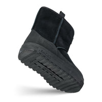 Houd de voetjes van je kleintje lekker warm met deze mattie suède laarzen in black van het merk Liewood. Deze lekker warme en zachte laarzen zijn ideaal voor het winterweer en staan ook nog eens super stylish. VanZus