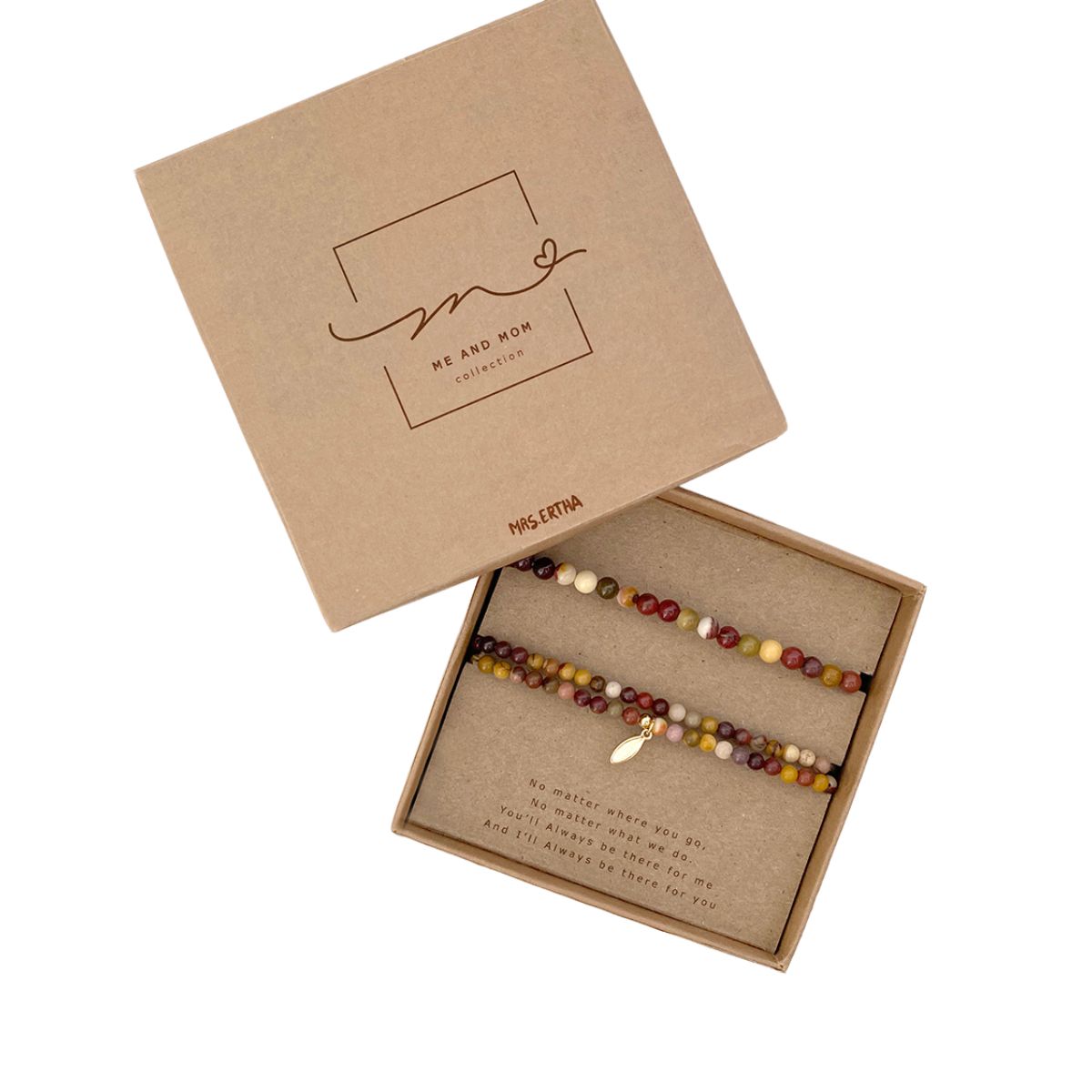 Hoe lief is dit? De me and mom armbanden set in de variant mookaite kan je deze met je kleintje! In deze lieve set zitten twee armbandjes. Met 24-karaats vergulde koperen onderdelen zijn het unieke armbanden, een symbool van jullie onvoorwaardelijke liefde en bijzondere band. VanZus