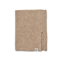 Houd het nekje van je kindje lekker warm met deze mikala nekwarmer in de kleur oat melange van het merk Liewood. Deze leuke neckwarmer is ideaal om outfits net een beetje warmer te maken. Dankzij de mooie kleur ziet deze nekwarmer er ook nog eens heel leuk uit! VanZus