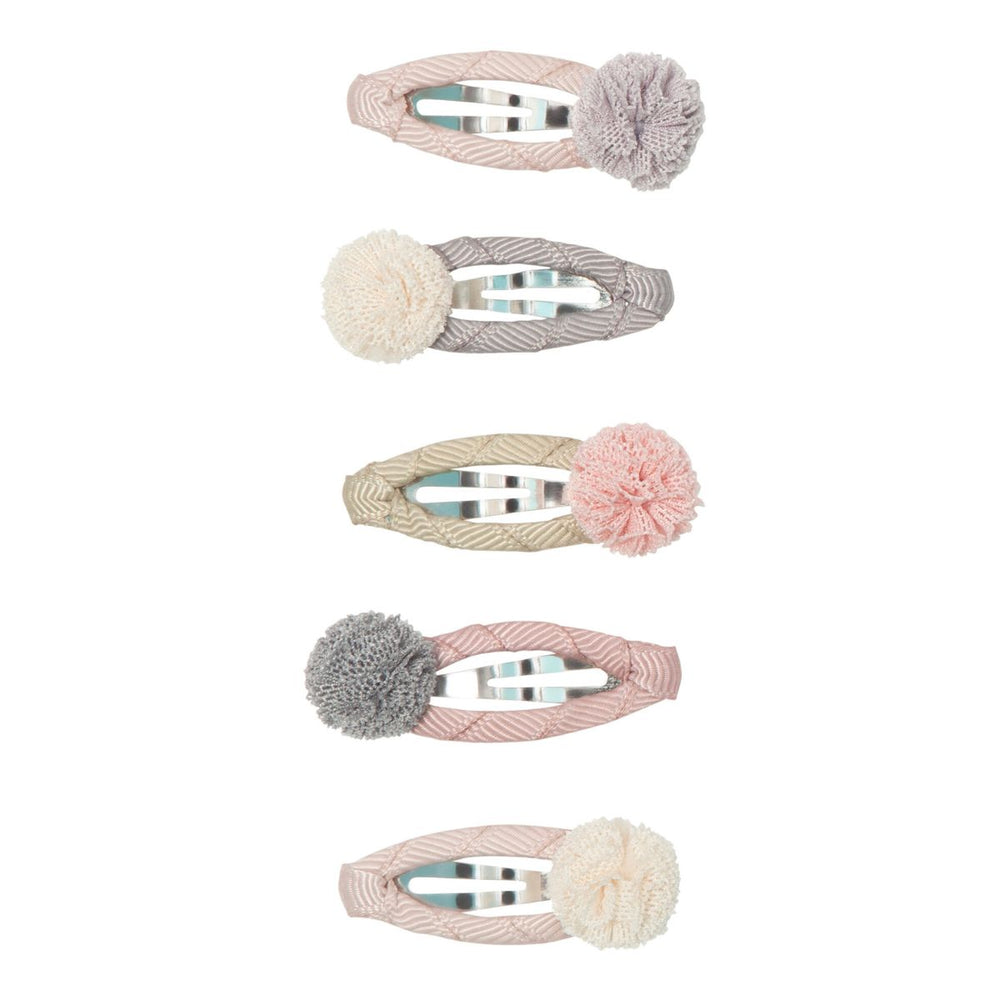 Stijlvol & cute: de mini ballerina pom pom haarspeldjes van Mimi & Lula. Deze lieve haaraccessoires zijn versierd satijnlint en zachte pom poms in pastelkleuren. Voor elke gelegenheid. VanZus