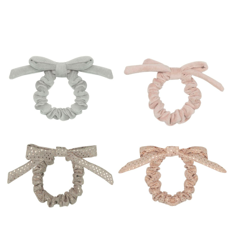 Mimi & Lula’s pretty bow scrunchie is een musthave! Houd de haren van je kindje uit het gezicht op een stijlvolle manier en voeg een vleugje schattigheid toe. VanZus