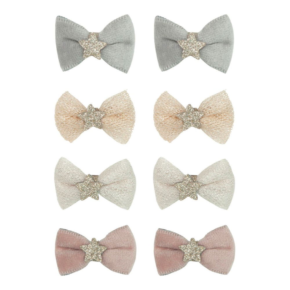 Houdt de haren van je kindje op een stijlvolle manier uit het gezicht met de prima ballerina bow mini haarspeldjes van Mimi & Lula. Deze comfortabele en veilige haaraccessoires zijn ideaal voor elke gelegenheid. VanZus