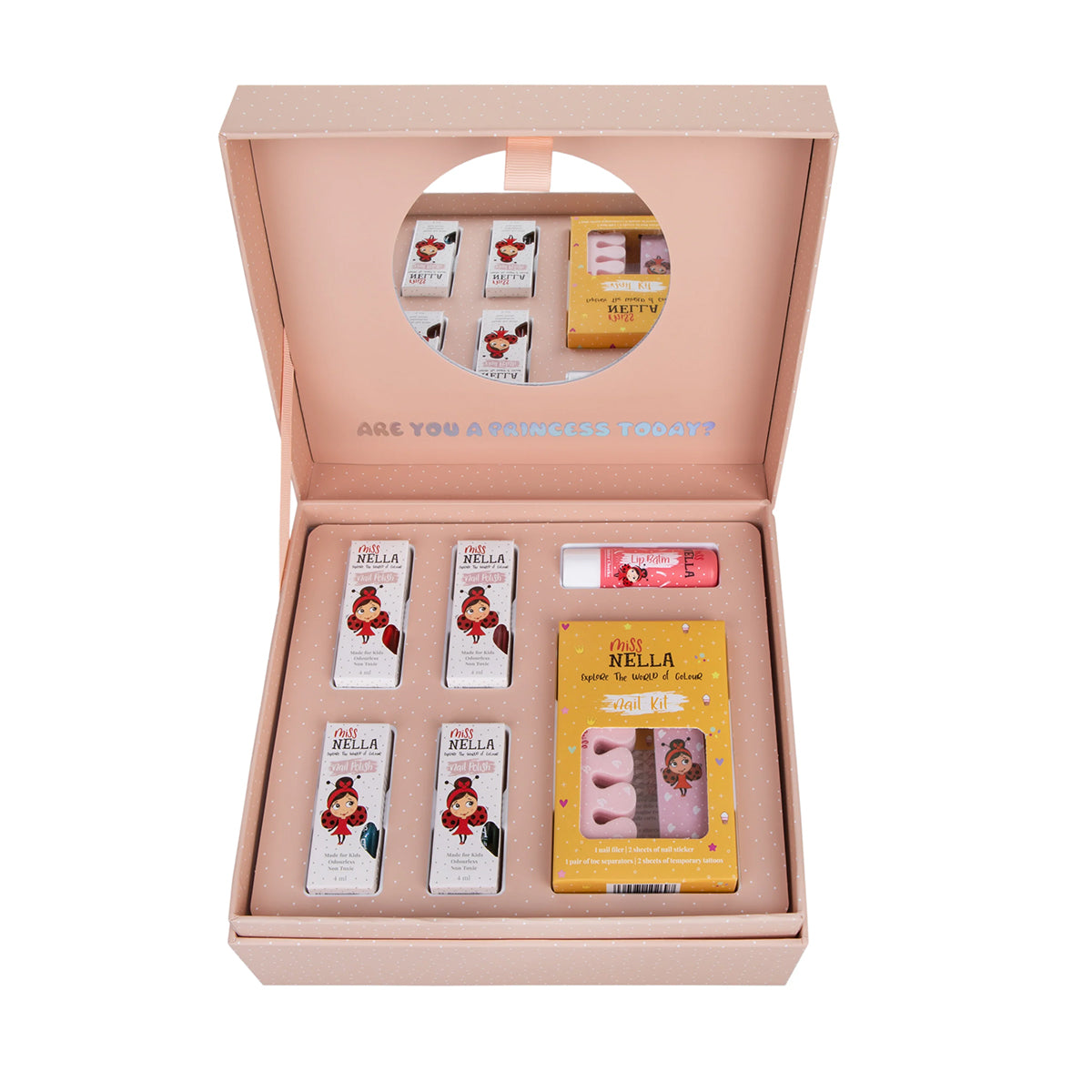 Miss Nella’s limited Edition make-uptas mag niet ontbreken in het assortiment van de echte prinses. De doos bevat 4 peel off nagellakjes, lipbalm en een uitgebreide nagelkit. Succes verzekerd! VanZus