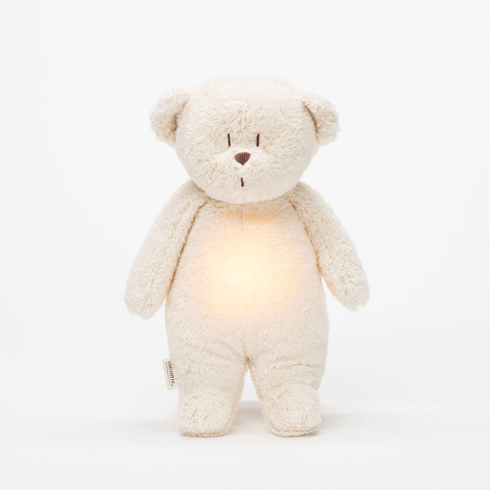 Deze fantastische humming bear lamp polar natur van het merk Moonie is ideaal voor kleintjes die lastig in slaap kunnen vallen. Deze lieve berenknuffel is namelijk voorzien van een lampje en produceert fijne en natuurlijk geluiden waarmee je kindje heerlijk in slaap kan vallen. VanZus