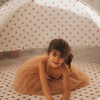 Staat er een dagje strand op de planning of gaan jullie op vakantie? Dan is deze pop-up strandtent lovely roots van het merk Mrs Ertha een absolute must have! VanZus