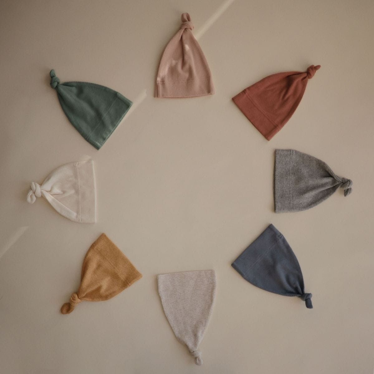 Houd je baby warm en stijlvol met de Mushie baby beanie muts in blush. Gemaakt van superzacht materiaal, perfect voor de allerkleinsten. Een schattige eyecatcher en onmisbare basic. Ook in andere kleuren. VanZus