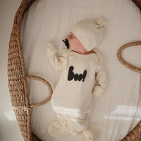 Houd je baby warm en stijlvol met de Mushie baby beanie muts in ivory. Gemaakt van superzacht materiaal, perfect voor de allerkleinsten. Een schattige eyecatcher en onmisbare basic. Ook in andere kleuren. VanZus