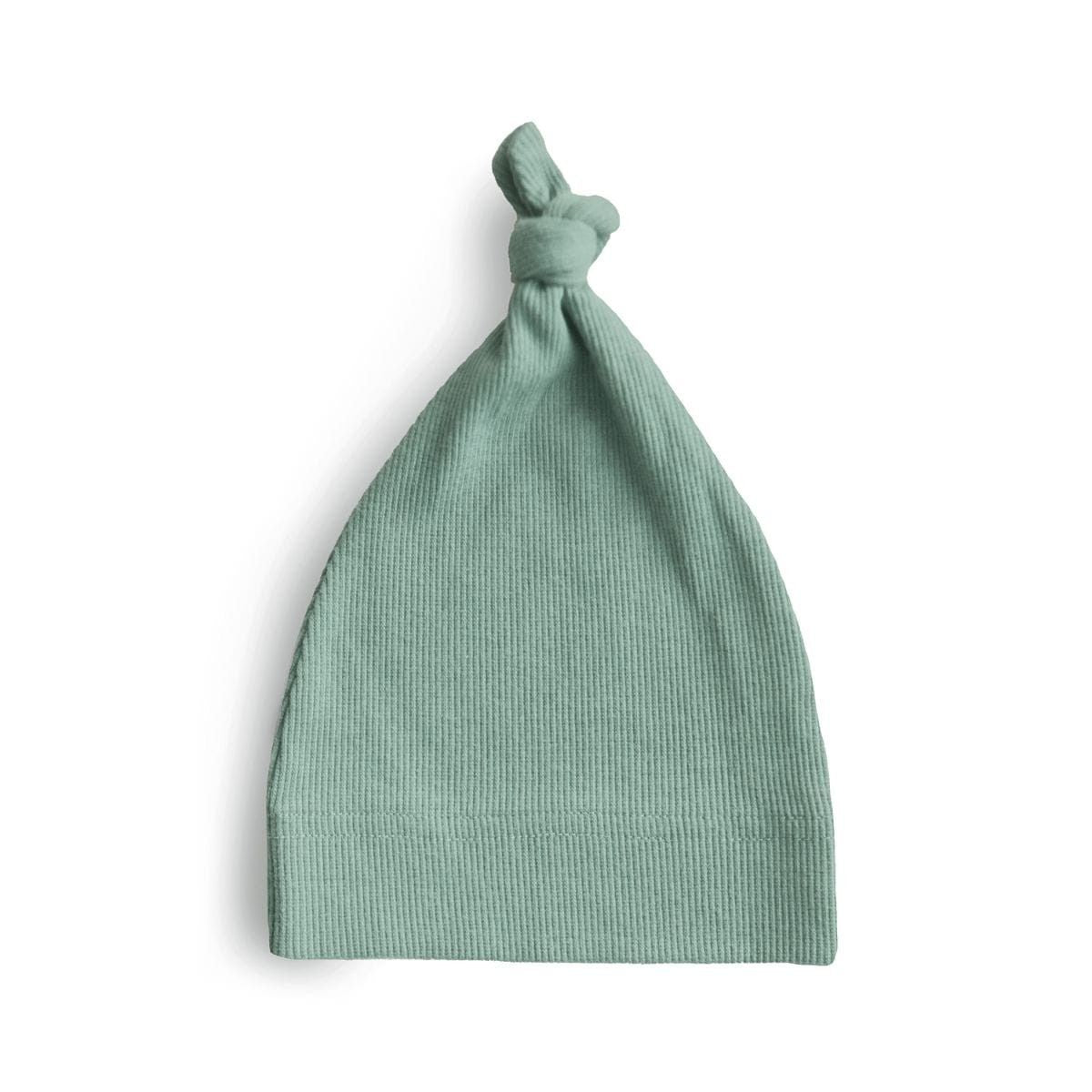 Houd je baby warm en stijlvol met de Mushie baby beanie muts in roman green. Gemaakt van superzacht materiaal, perfect voor de allerkleinsten. Een schattige eyecatcher en onmisbare basic. Ook in andere kleuren. VanZus