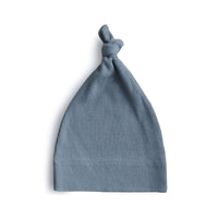 Houd je baby warm en stijlvol met de Mushie baby beanie muts in tradewinds. Gemaakt van superzacht materiaal, perfect voor de allerkleinsten. Een schattige eyecatcher en onmisbare basic. Ook in andere kleuren. VanZus