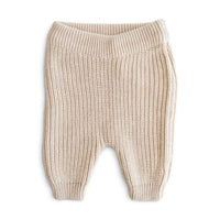 Stijlvol & comfortabel: de Mushie chunky knit broek  in beige. Gemaakt van zacht, hoogwaardig materiaal, warm en perfect voor elke gelegenheid. Verkrijgbaar in diverse maten en kleuren. VanZus