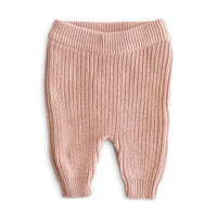 Stijlvol & comfortabel: de Mushie chunky knit broek in blush. Gemaakt van zacht, hoogwaardig materiaal, warm en perfect voor elke gelegenheid. Verkrijgbaar in diverse maten en kleuren. VanZus