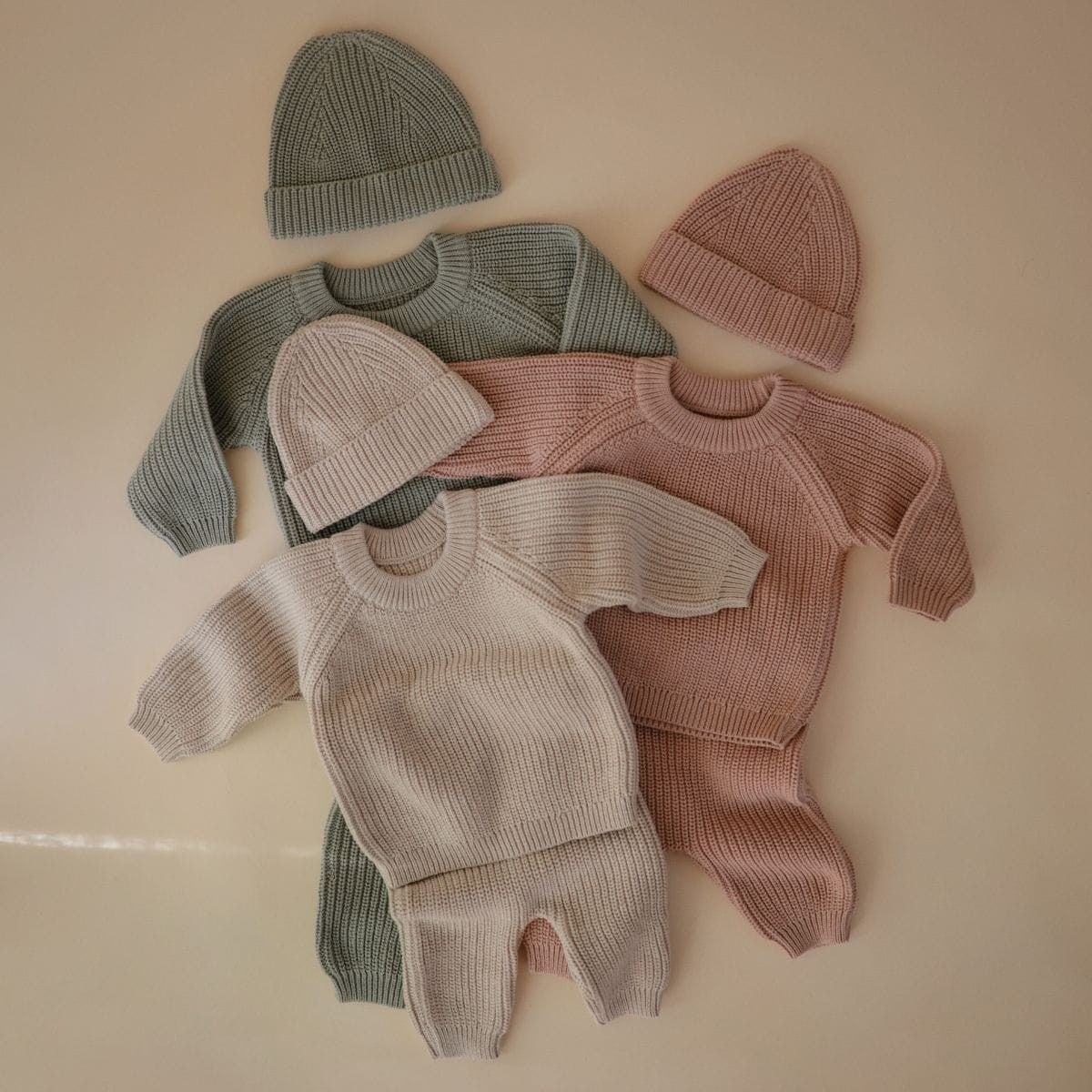 Stijlvol & comfortabel: de Mushie chunky knit trui in blush. Gemaakt van zacht, hoogwaardig materiaal, warm en perfect voor elke gelegenheid. Verkrijgbaar in diverse maten en kleuren. VanZus