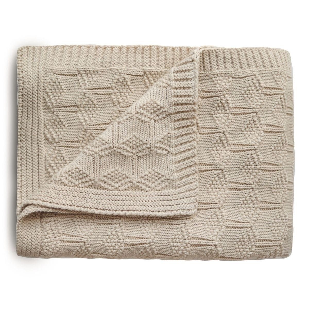 De honeycomb deken in de zachte beige kleur van het Amerikaanse merk Mushie is een must-have voor elke babyuitzet. Deze luxe deken, gemaakt van 100% biologisch katoen, biedt ultieme zachtheid en comfort voor je kleintje. VanZus