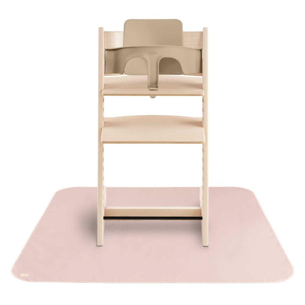 De Mushie knoeimat in blush biedt duurzame, waterdichte bescherming tijdens maaltijden met je kleintje. Eenvoudig te reinigen. Niet geschikt voor stoelen met wieltjes. In diverse kleuren. VanZus