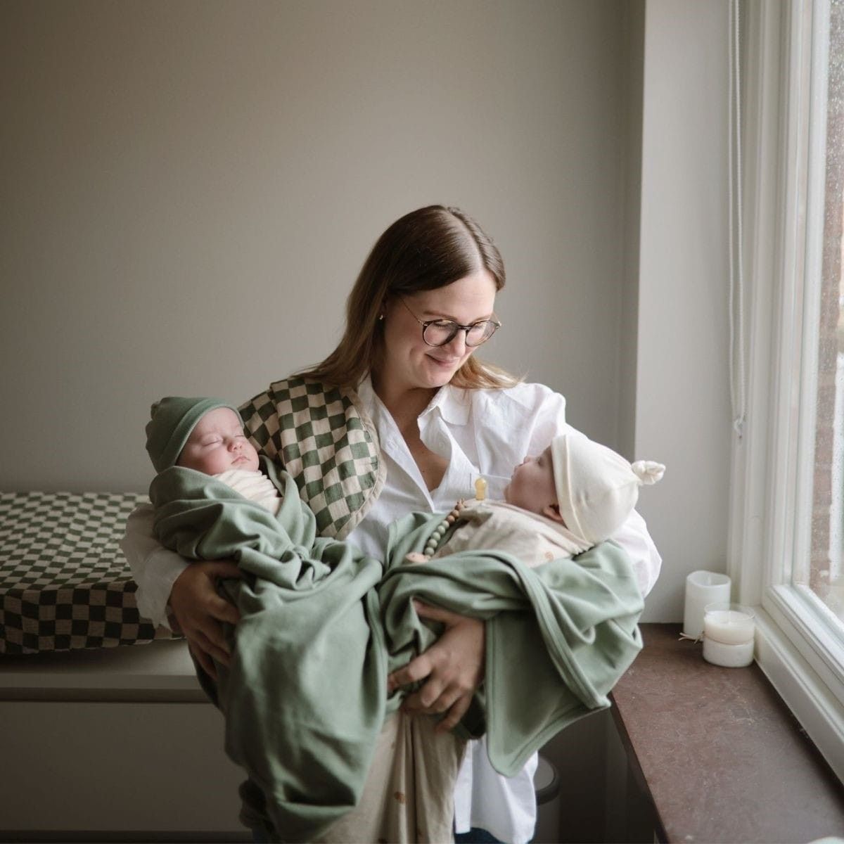 De stijlvolle Mushie rib deken in roman green, gemaakt van 100% katoen, biedt zachtheid en ademend comfort. Afmeting: 80x100 cm,  ideaal voor wieg, kinderwagen of als wikkeldeken. VanZus