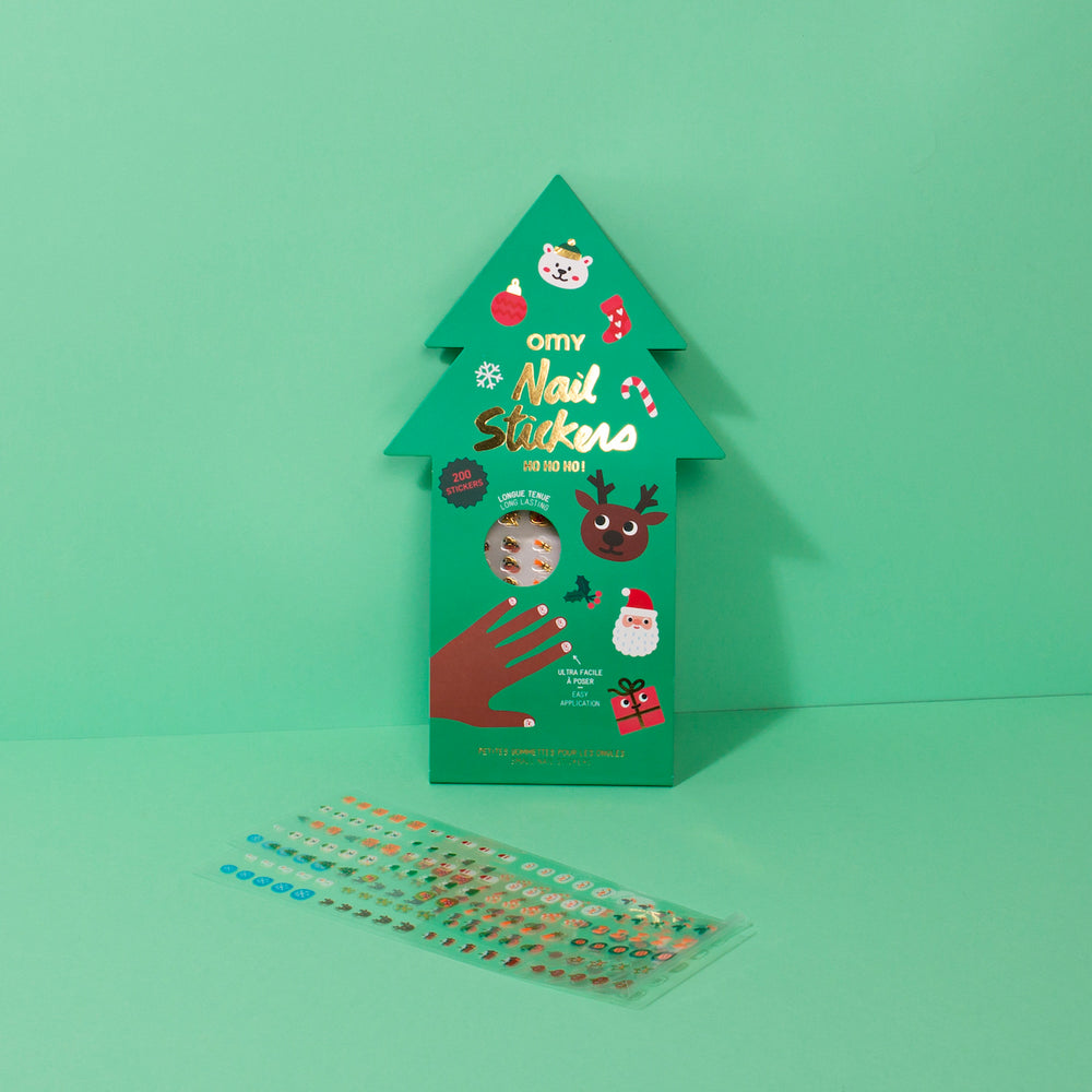 De OMY nagelstickers in de variant kerst ho ho ho zijn de manier om de nageltjes van jouw kindje in een handomdraai om te toveren naar gezellige vrolijke kerstnageltjes. De set bestaat uit 200 nagelstickers die gemakkelijk te gebruiken zijn. VanZus