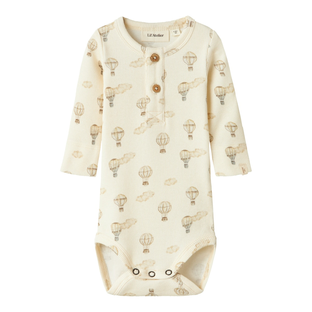 De baby gavo emo romper in turtledove air balloon van het merk Lil' Atelier is een perfecte aanvulling voor de garderobe van je kleintje. VanZus