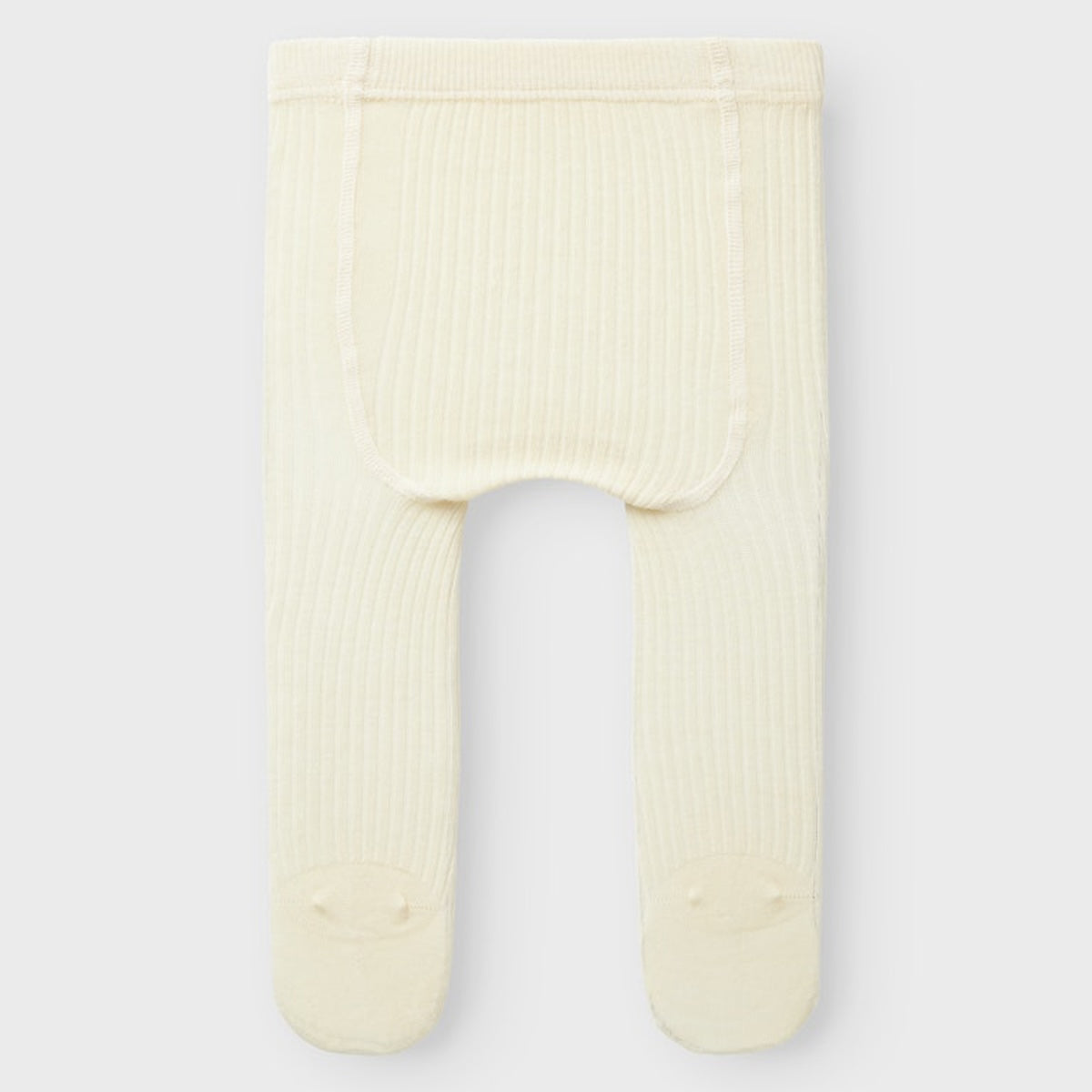 Maillots zijn superhandig om een extra laag warmte toe te voegen aan een outfit. Deze rakel baby maillot in de kleur turtledove van het merk Lil' Atelier is daar uitermate geschikt voor en ziet er ook nog eens heel mooi uit! VanZus