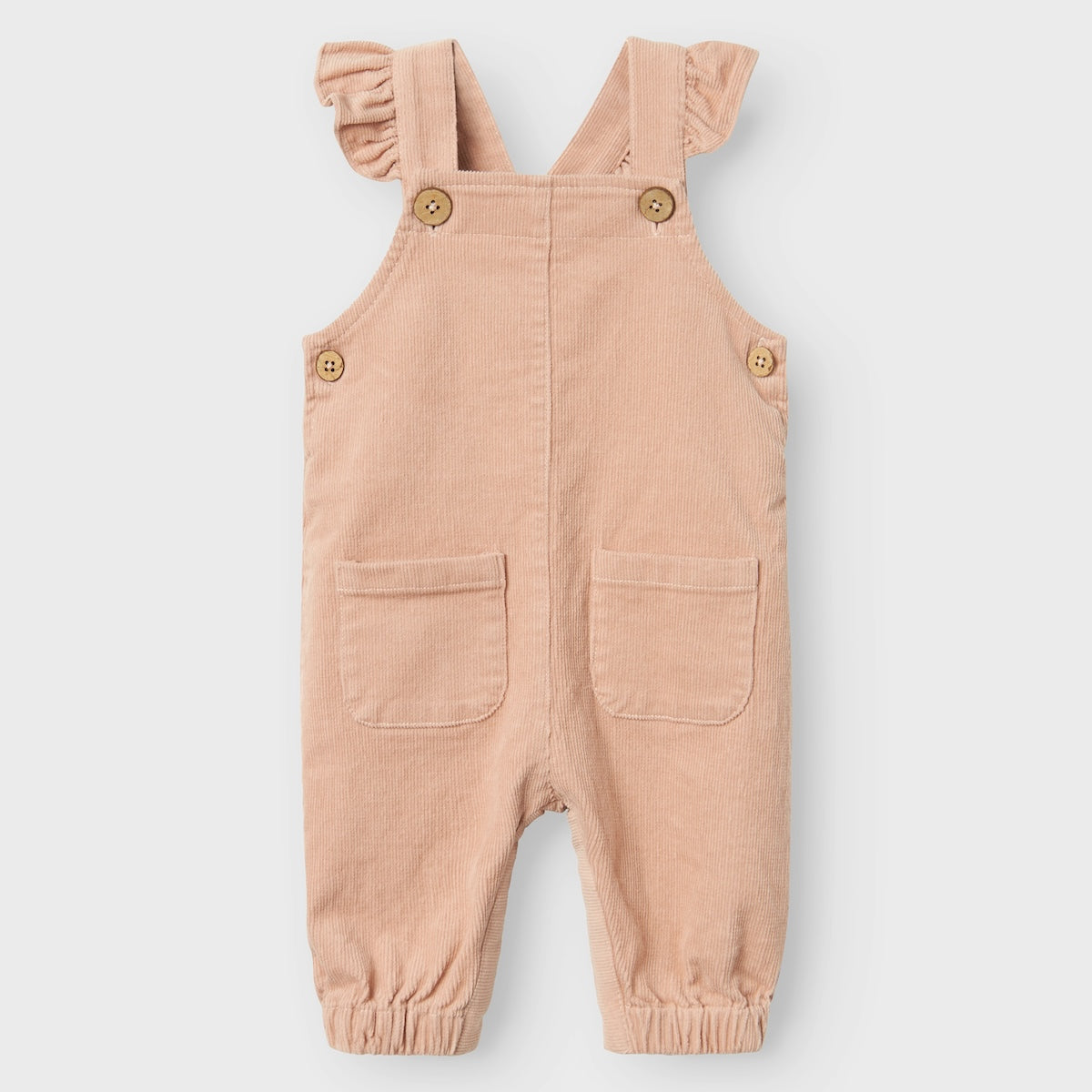 Zeg nu zelf, deze baby revelle cord overall in de kleur rugby tan van het leuke merk Lil' Atelier is toch onweerstaanbaar?! Je kleintje zal er in dit schattige pakje superhip uitzien! VanZus