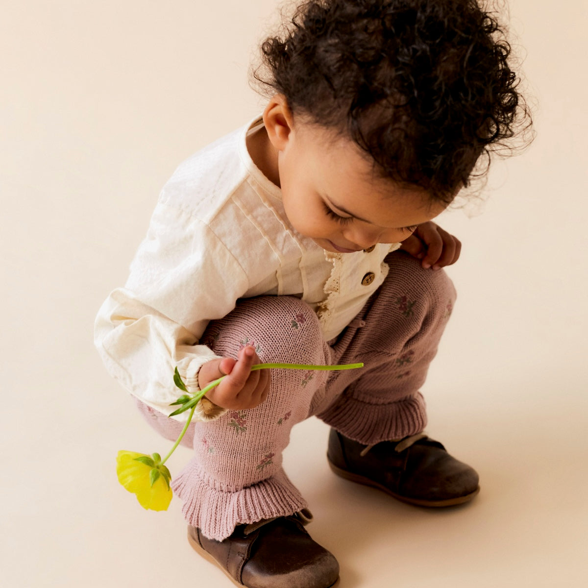 Dit schattige torina loose shirt in de variant turtledove van het merk Lil' Atelier is een prachtig item voor in de kledingkast van je kleintje. Dit topje is perfect om diverse leuke outfits mee te maken en zit ook nog eens super comfortabel! VanZus