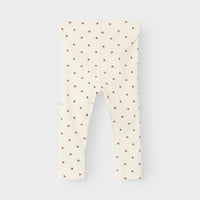 Hoe schattig is deze legging in de kleur turtledove ladybug van het lieve merk Lil' Atelier?! Deze schattige legging is perfect voor je kleine spruit en wil je het liefst elke dag aandoen bij je kleintje, zo leuk is hij! VanZus