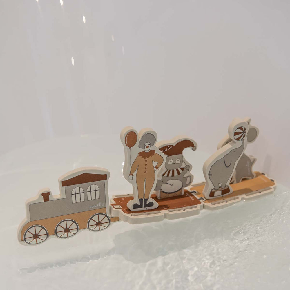 Het Nuuroo elis badspeelgoed carnival train (10 stuks) maakt van elke baddersessie een feestje! Dit leuke speelgoed is speciaal voor in bad. Het is een leuke trein in carnaval/circus thema. VanZus.