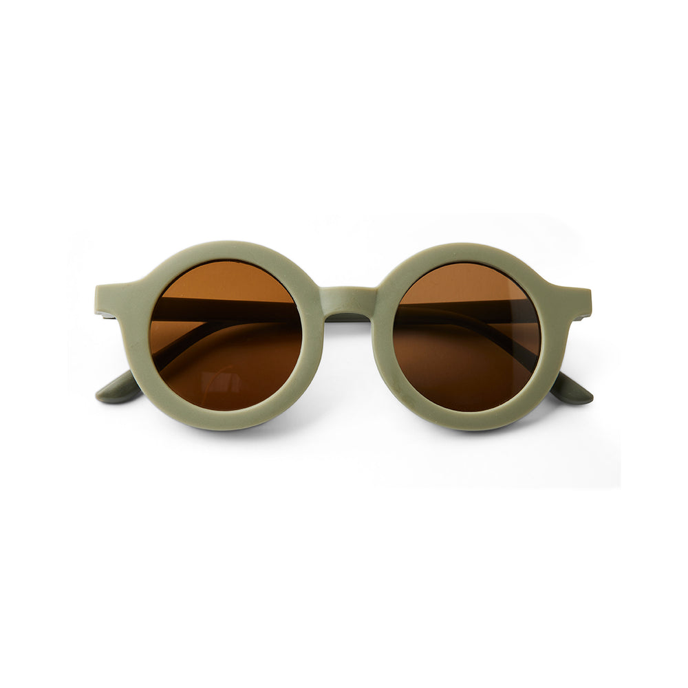 Bescherm de ogen van jouw kindje tegen UV straling met deze superschattige en hippe zonnebril anna van Nuuroo in de kleur dusty green. Een echte musthave wanneer het zonnetje schijnt. VanZus