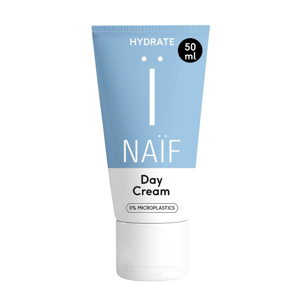 Houd de huid soepel en zorg voor een goede bescherming van de schadelijke UV-stralen en stoffen van buitenaf met de beschermende dagcrème van Naïf. Met SPF 6, vrij van schadelijke stoffen. VanZus