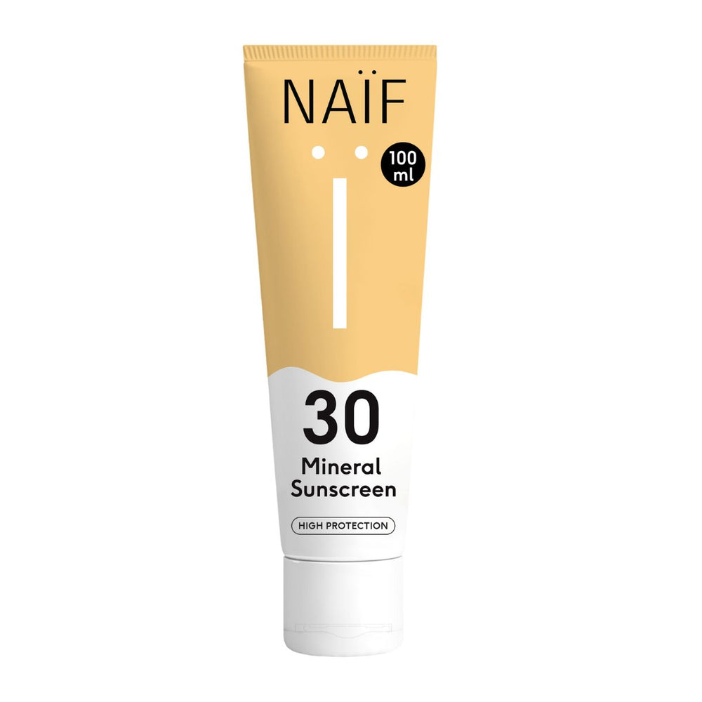 Voor een optimale bescherming: minerale zonnebrandspray SPF 30 van Naïf. Beschermt tegen UVA- en UVB-straling, voed de huid, makkelijk uit te smeren en water resistent. Voor elk huidtype. VanZus