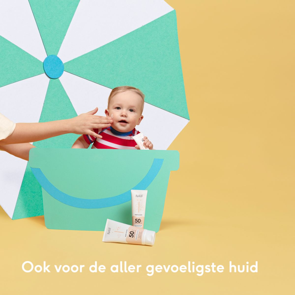 Bescherm de huid van je baby of kindje met de minerale zonnebrandcrème baby & kids van Naïf. Met een Sun Protection Factor 50, 175 ml, water resistant, hydrateert en smeert makkelijk uit. VanZus