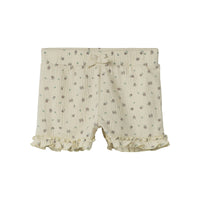 De jannis short in de kleur bleached sand van het merk Name It is een schattige en comfortabele korte broek voor meisjes. Gemaakt van een zachte en soepele stof die perfect is voor zomerse dagen. VanZus
