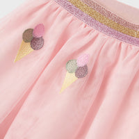Laat je kleintje stralen met het jisene tulle rokje in de kleur ballerina van het merk Name It. Dit lieve rokje is gemaakt van meerdere lagen zachte tule en heeft een lichte, luchtige uitstraling. VanZus