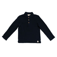 Een heerlijke polo voor je kindje vind je in de boys polo mousseline navy van Navy Natural. Gemaakt van een zachte mousseline.  De donkerblauwe polo met lange mouwen is een lekker draagbaar item. Met een stoere jeans of hippe chino ziet je kindje er meteen onwijs leuk uit. VanZus