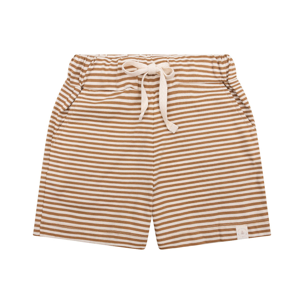 Een comfortabele short die er ook nog stijlvol uitziet? Dat is een must voor kind en ouder! De niels short in de kleur biscuit stripe van het merk Navy Natural is zo'n short dat heerlijk zit, maar er ook leuk uitziet! VanZus