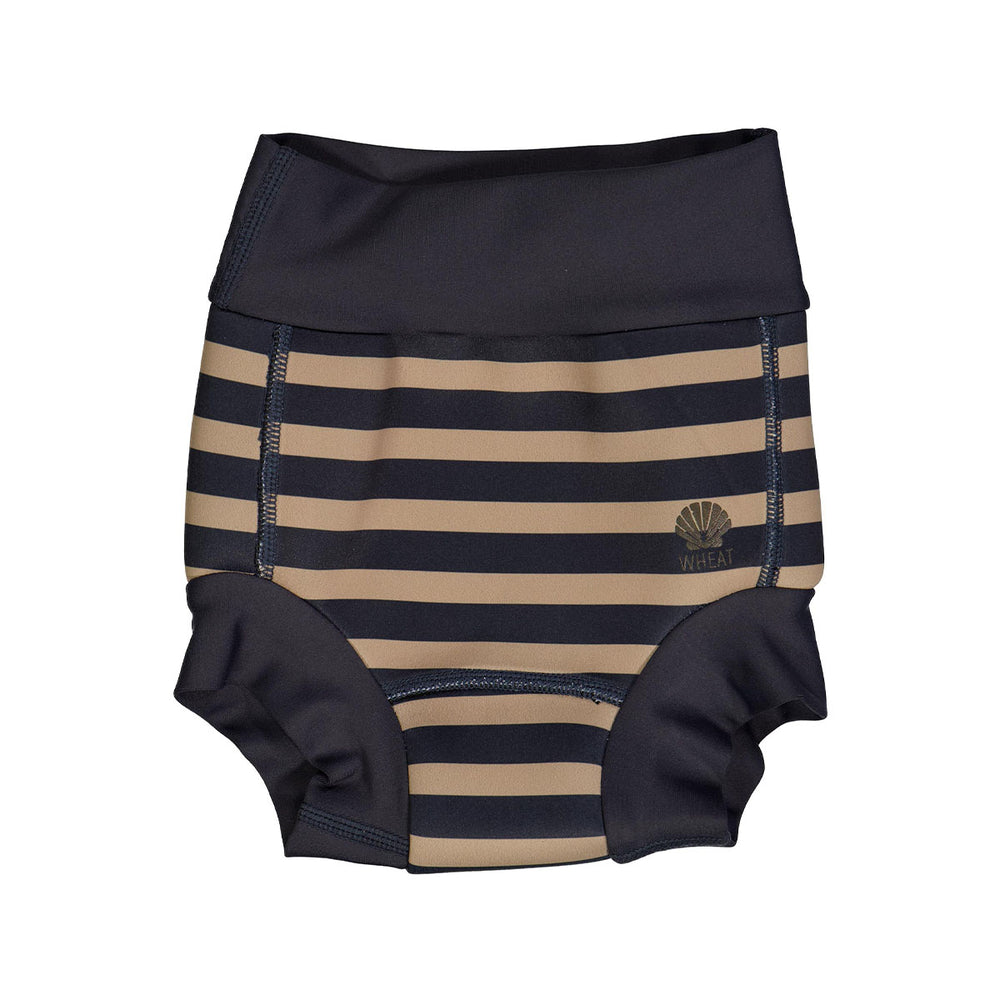 Jouw mini is helemaal klaar voor een dagje strand, het zwembad of een zomerse vakantie met deze geweldige neoprene ruffle zwemluier van het merk Wheat in de kleur ink stripe. VanZus