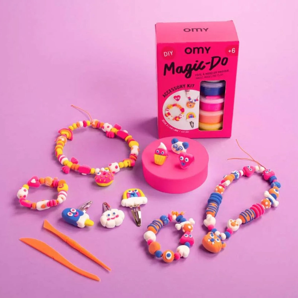 Laat je fantasie de vrije loop met de magic-do accessoires klei kit van OMY en maak de mooiste accessoires van klei helemaal zelf. VanZus