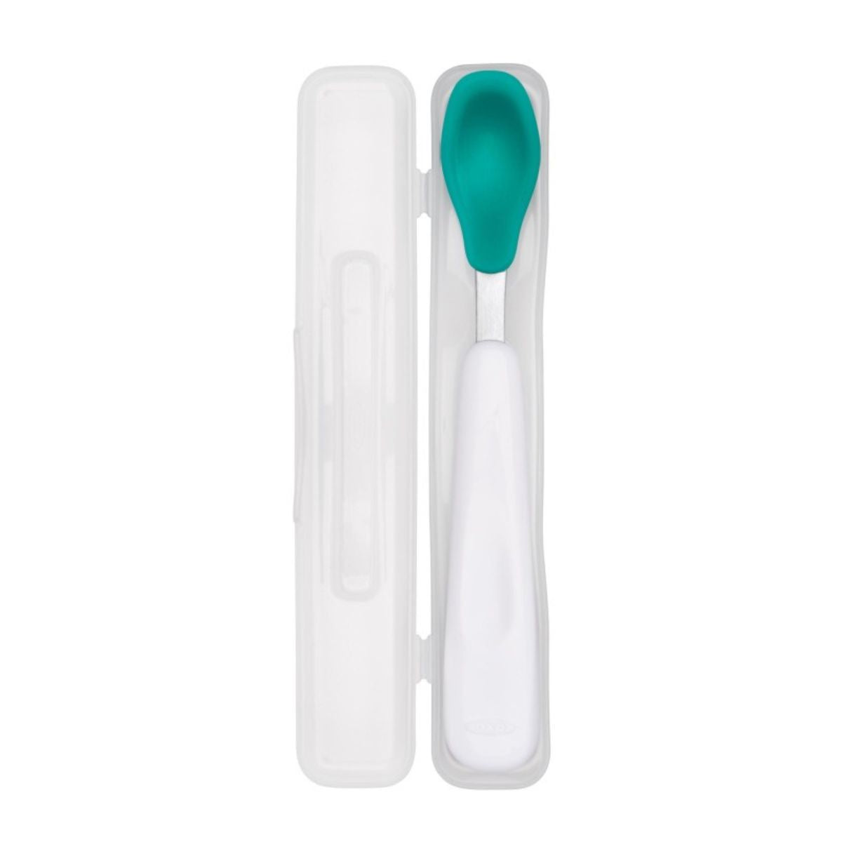 Ontdek de OXO tot voedingslepel reisset in teal! Een  ergonomische lepel met zachte randen en een diepe lepelkop. Inclusief compacte opbergcase voor hygiënisch voeden onderweg. VanZus