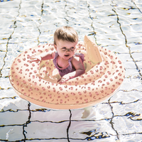 De Swim Essentials baby zwemband panter old pink is het perfecte accessoire wanneer je samen met je kleintje gaat zwemmen. VanZus
