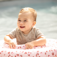 De Swim Essentials baby zwemband panter old pink is het perfecte accessoire wanneer je samen met je kleintje gaat zwemmen. VanZus