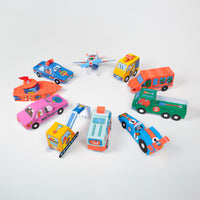 Bouw je eigen pop-up voertuigen met OMY’s paper toys vroom. De set van 10 verschillende voertuigen zorgt voor veel speelplezier! Creatief en leerzaam. Geschikt voor kinderen vanaf 6 jaar. VanZus