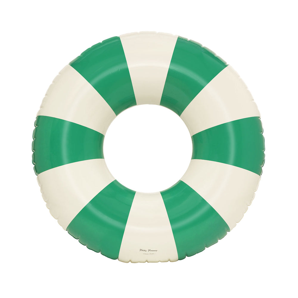 De Petites Pommes Celine zwemband in de kleur jungle is een opblaasbare zwemband met een diameter van 120cm. Met deze zwemring kan jouw kindje heerlijk relaxen en zwemmen in het zwembad of de zee. VanZus.