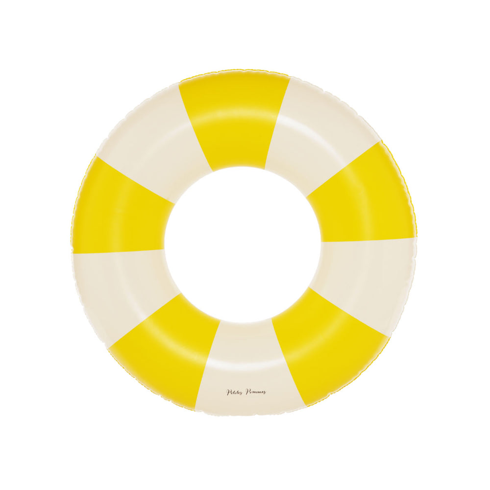 De Petites Pommes Celine zwemband in de kleur limonata is een opblaasbare zwemband met een diameter van 120cm. Met deze zwemring kan jouw kindje heerlijk relaxen en zwemmen in het zwembad of de zee. VanZus.